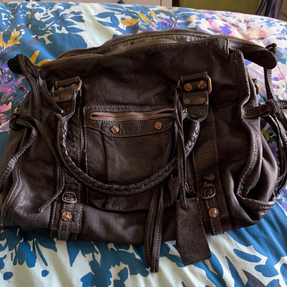 BRAND NEW CONDITION-AVICO93 leather satchel-large